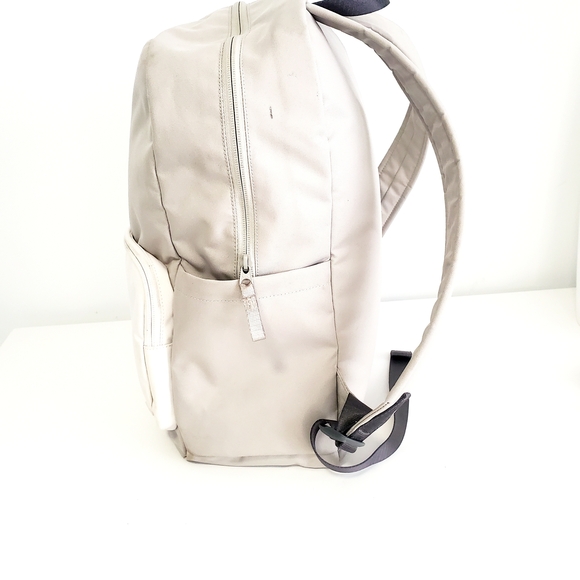 lululemon athletica Cream and Light Gray Everyday Backpack - Picture 4 of 7